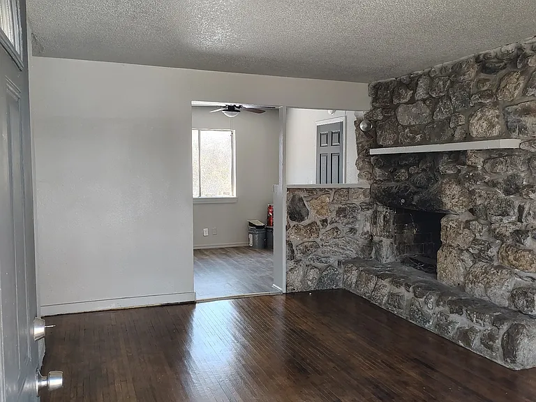 5448 N Johnstown Ave — Photo 2