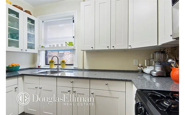 Sold by Douglas Elliman | media 14