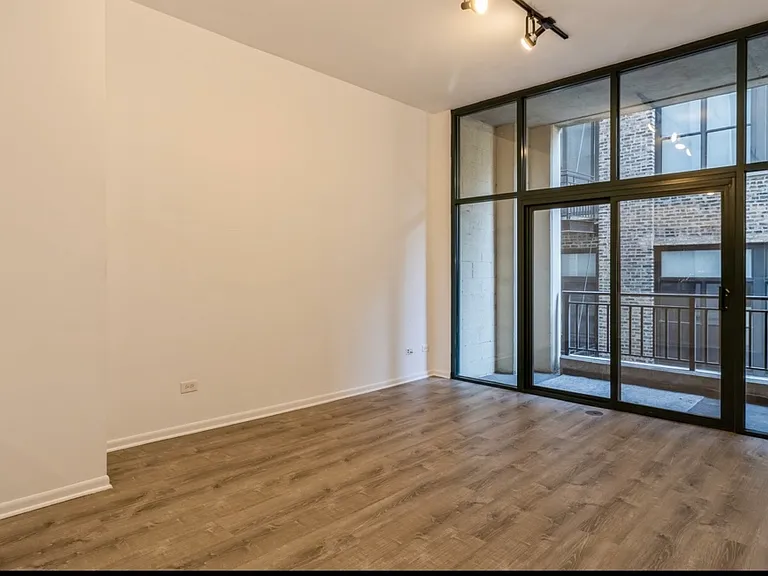 400 W Ontario St #507 — Photo 6