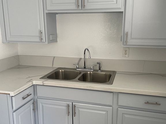 2nd image of 1281 N Mountain View Ave