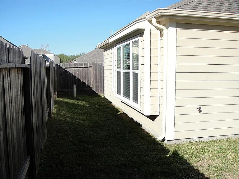 6031 Lynwood Banks Ln — Photo 22