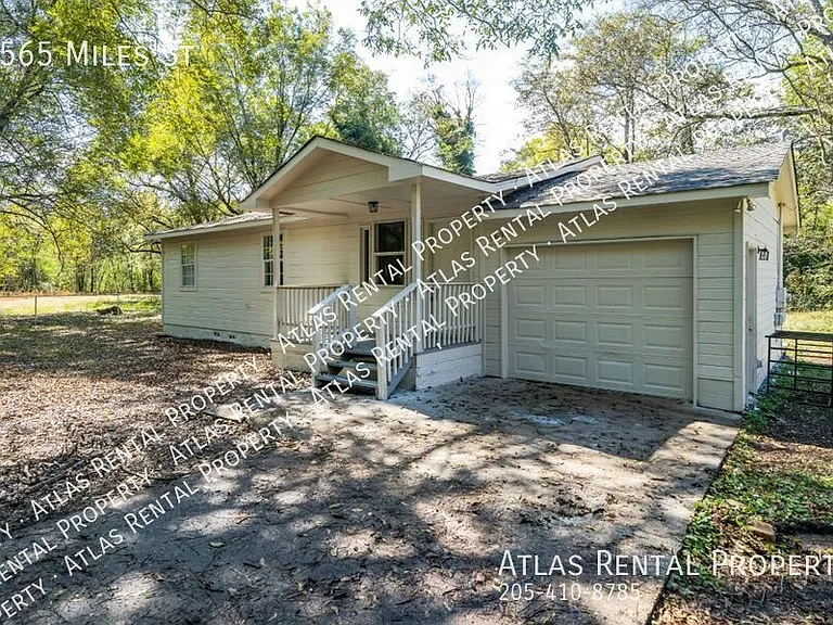1565 Miles St — Photo 2