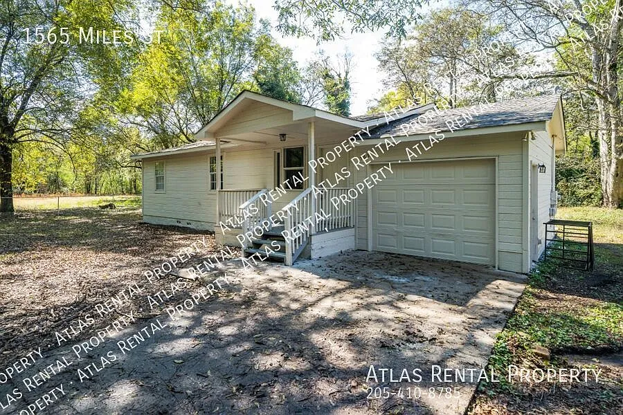 Building Photo - 1565 Miles St