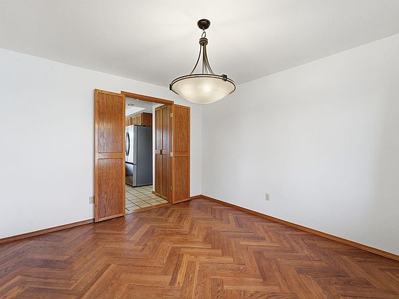 5th image of 105 Spengler St
