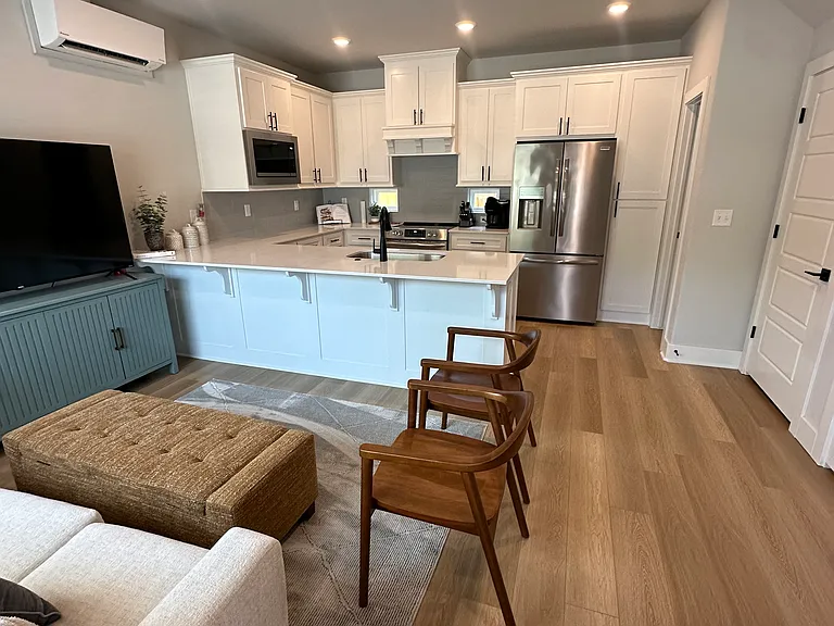 1512 W Cato Springs Rd — Photo 4