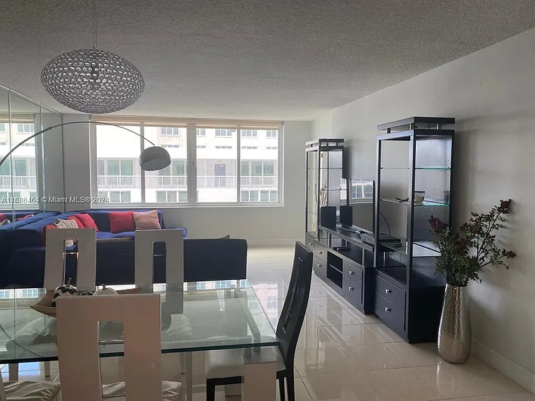 5401 Collins Ave #412 — Photo 14