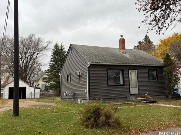 182 Fourth Avenue N, Yorkton, SK S3N 1A8