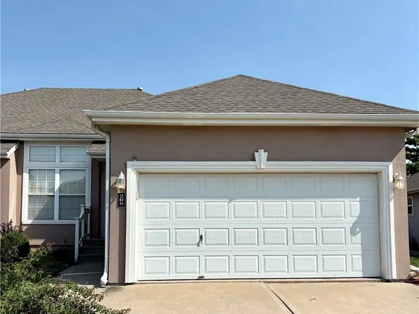 208 SW Chartwell Dr, Lees Summit, MO 64082