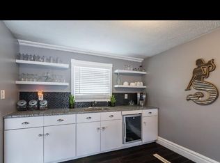 611 1st St, Camanche, IA 52730