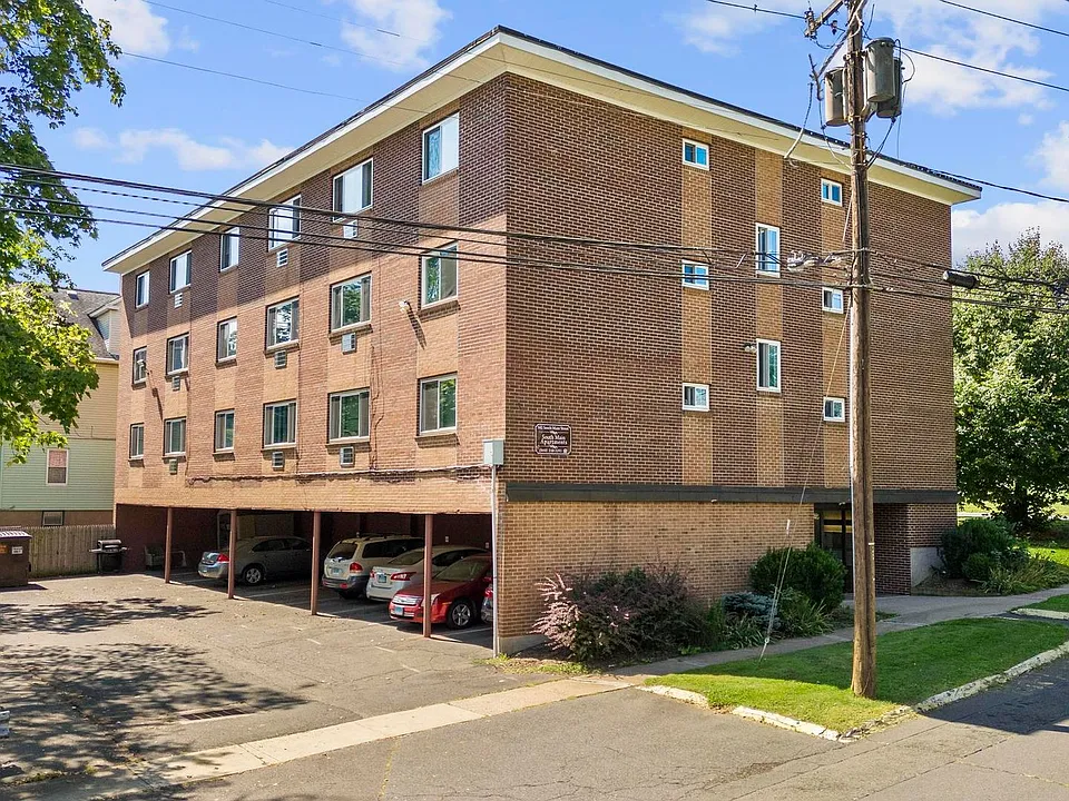 142 S Main St #3C