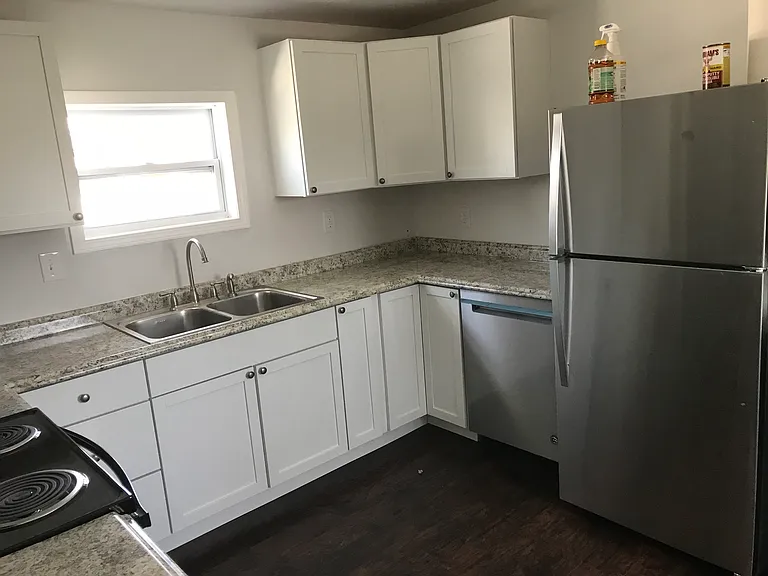 502 E Broadway St — Photo 15