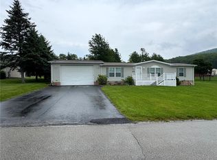 310 Bennington Rd, Hopwood, PA 15445