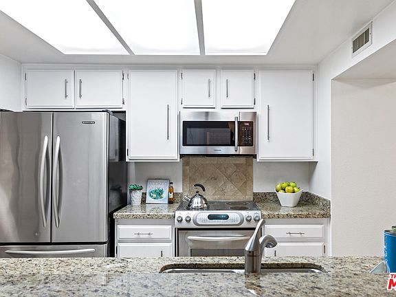 5th image of 600 W 9th St APT 409