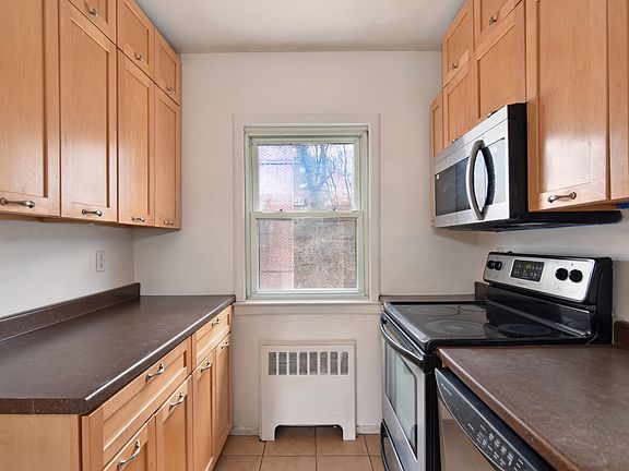 4th image of 140 N Broadway APT M4
