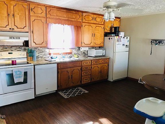 3rd image of 1121 Pearl Dr