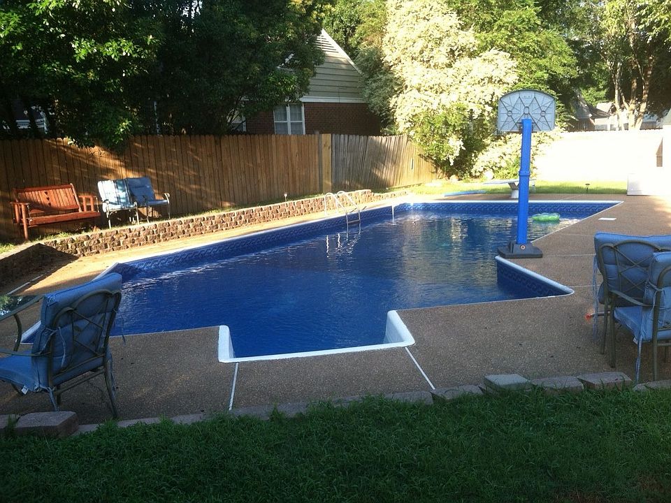 Inground pool w/ diving board
