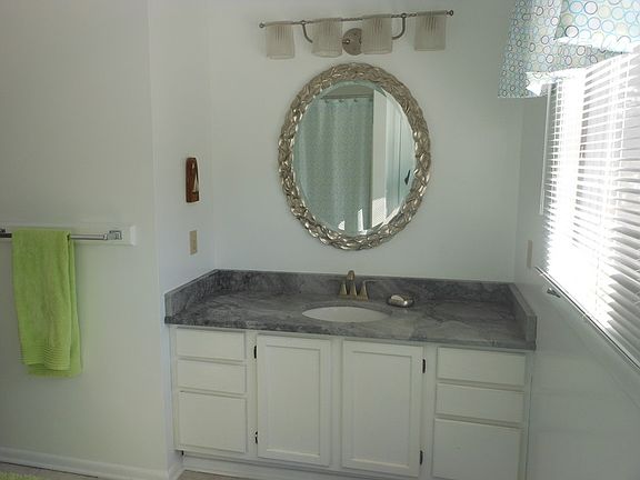 5th image of 933 Lake View Dr
