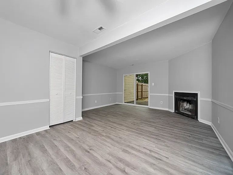 1st image of 7 Peachtree Ct