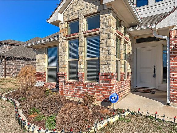 5th image of 2806 S Lillis Ln