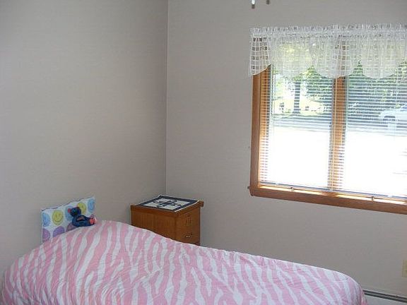 4th image of 10881 Westview Ave
