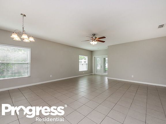 3rd image of 3187 Queen Alexandria Dr