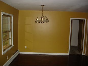 5th image of 1070 Ireland Ave