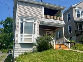 16 McKinstry Pl, Hudson, NY