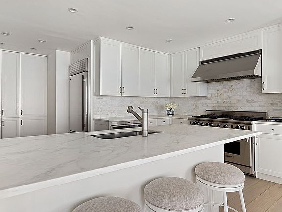 5th image of 12 W 72nd St APT 5BCD
