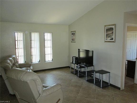 4th image of 1427 SE 19th St