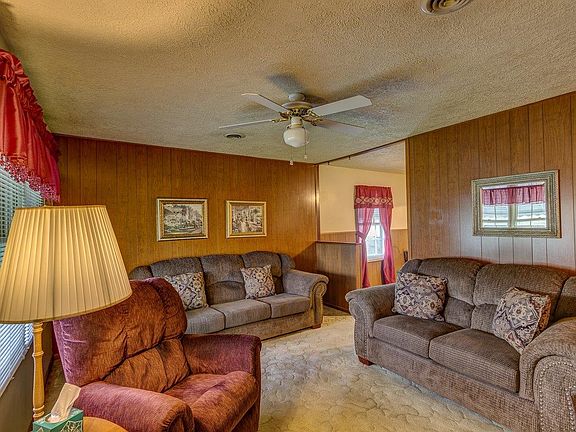 3rd image of 546 Parkside Dr