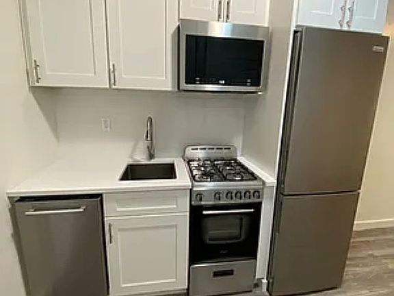 2nd image of 410 W 56th St APT 1RE