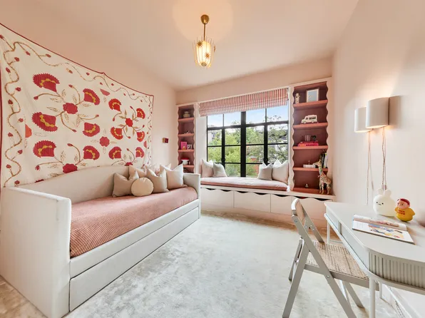 30 Sullivan Street image 14 of 24