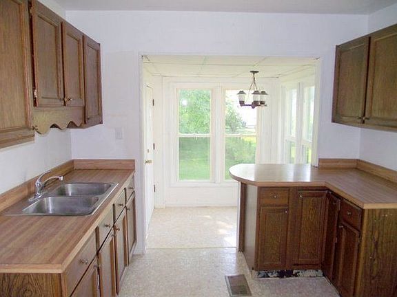 3rd image of 2443 King Ave