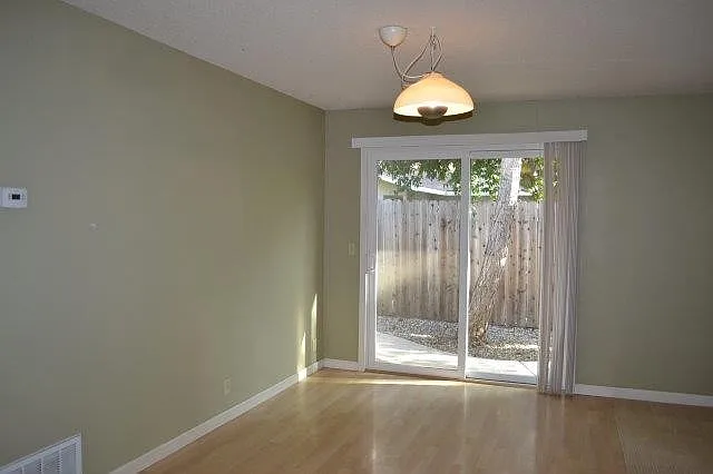 3 bed, 1290 sqft, $2,700 — Photo 2