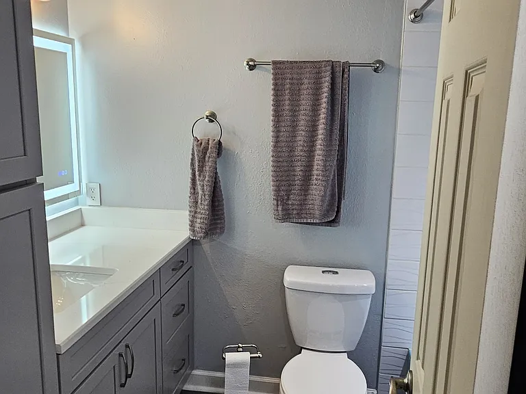 1805 S Pratt Pkwy — Photo 12