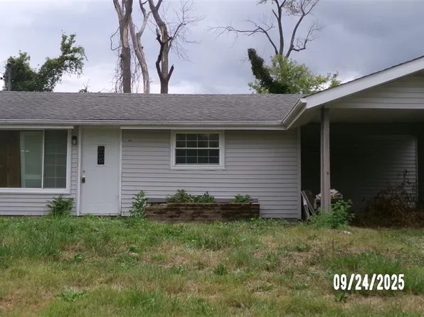 100 Cascade Dr, Belleville, IL 62223