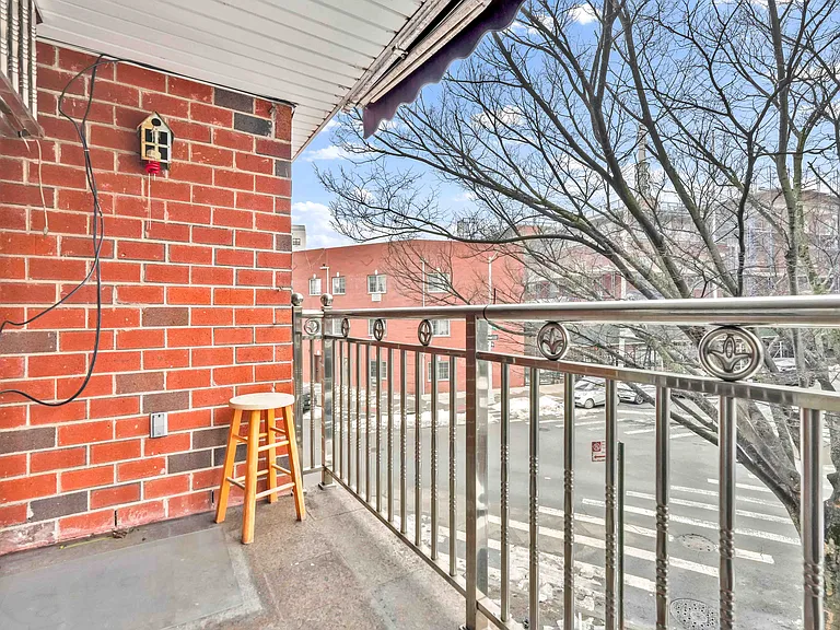 865 Home St #2 — Photo 11