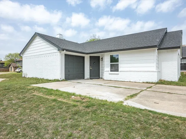 6737 Dandelion Dr, Fort Worth, TX 76137