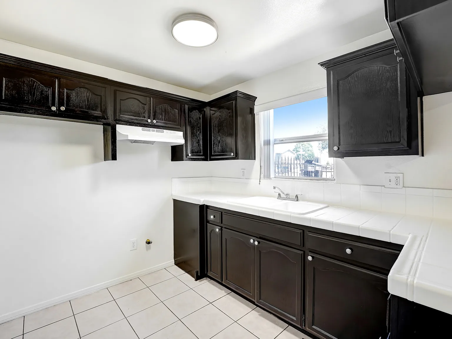 2 bed, 800 sqft, $2,150 — Photo 2