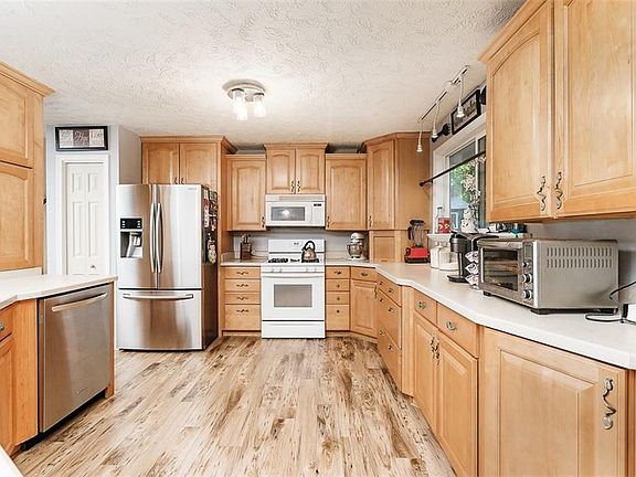 3rd image of 1329 Patriot St