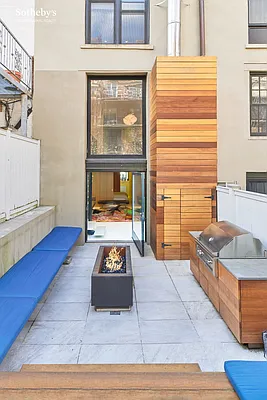 Sold by Sotheby's International Realty | media 2