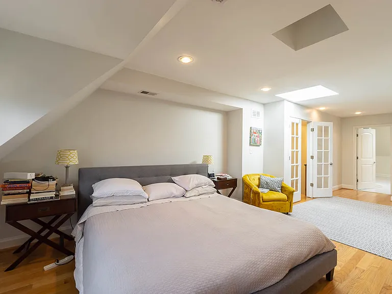 904 Webster St NW — Photo 8
