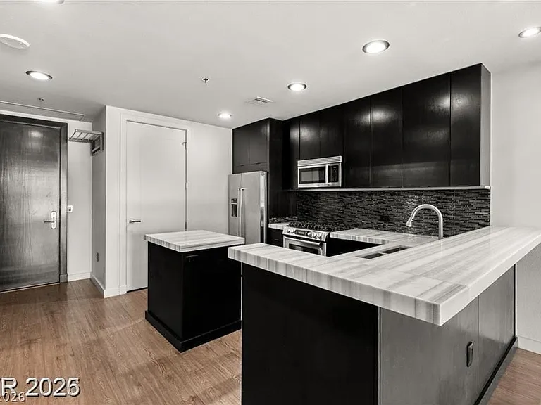 4525 Dean Martin Dr #511 — Photo 2