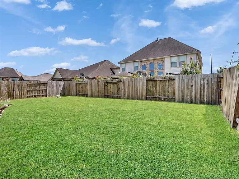 10026 Thicket Park Ln — Photo 32