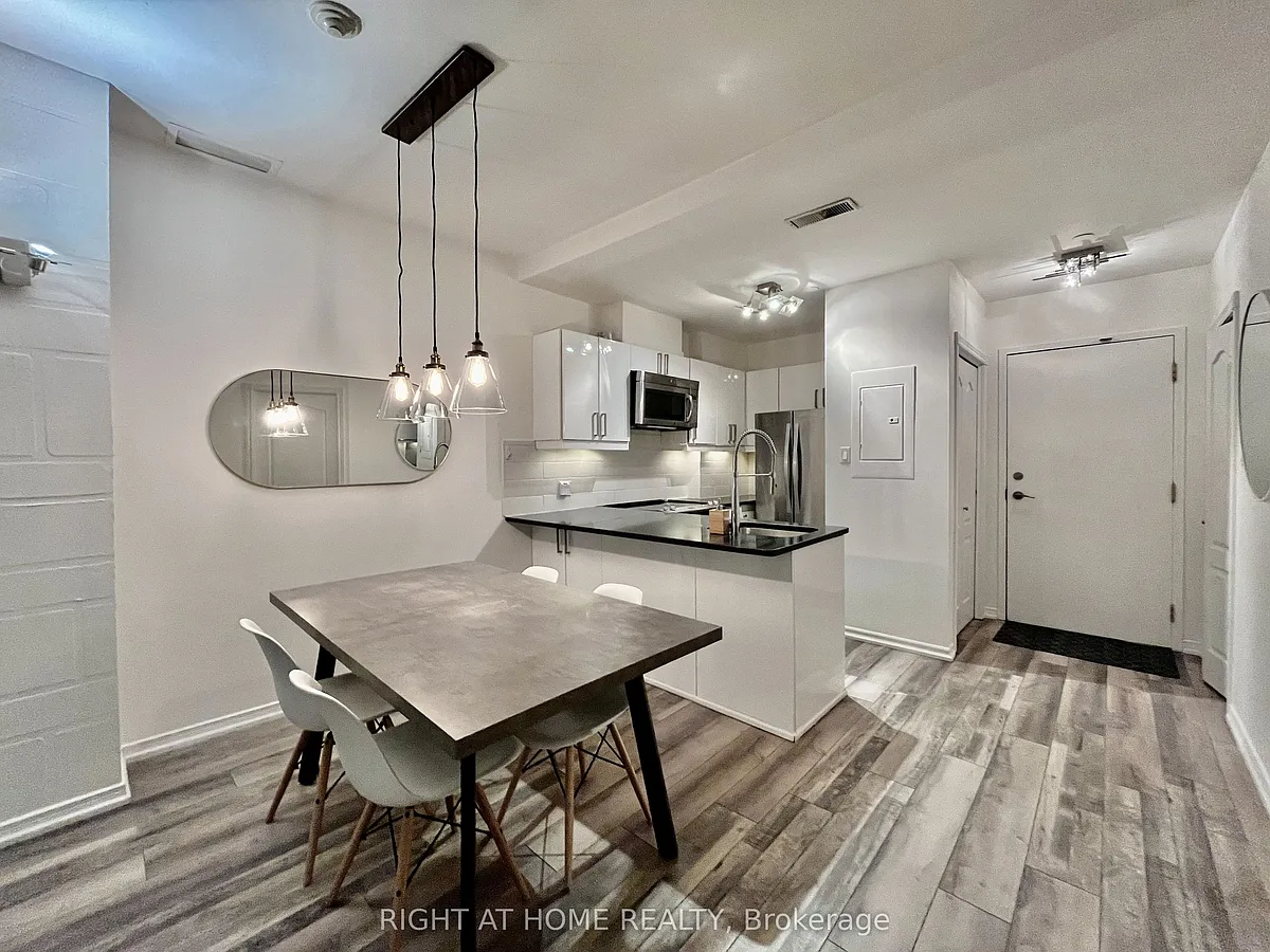 Building Photo - 393 King St W #1106