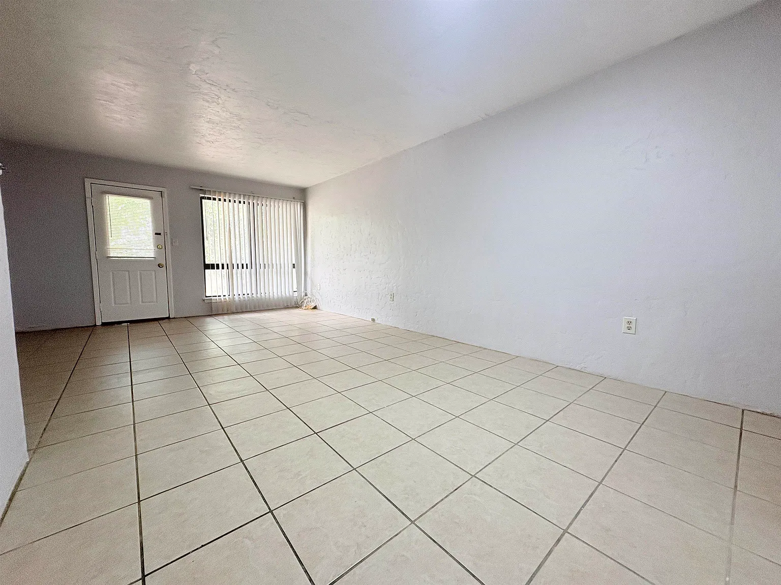 2 bed, 2.5 bath, 1000 sqft, $1,050 — Photo 4