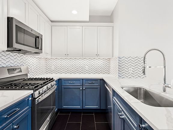 "Chelsea" - 1 BR & 1 BA @ 96 East Ave