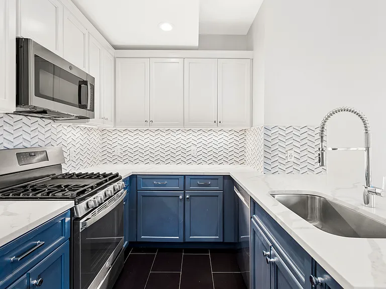 "Chelsea" - 1 BR & 1 BA @ 96 East Ave