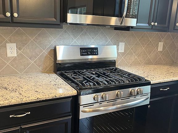 5th image of 15923 Harbor Hill Dr