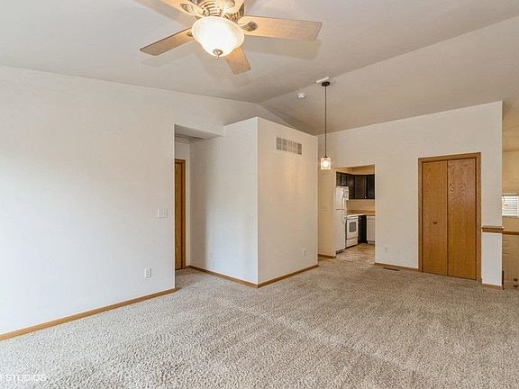 4th image of 140 Jefferson Ln